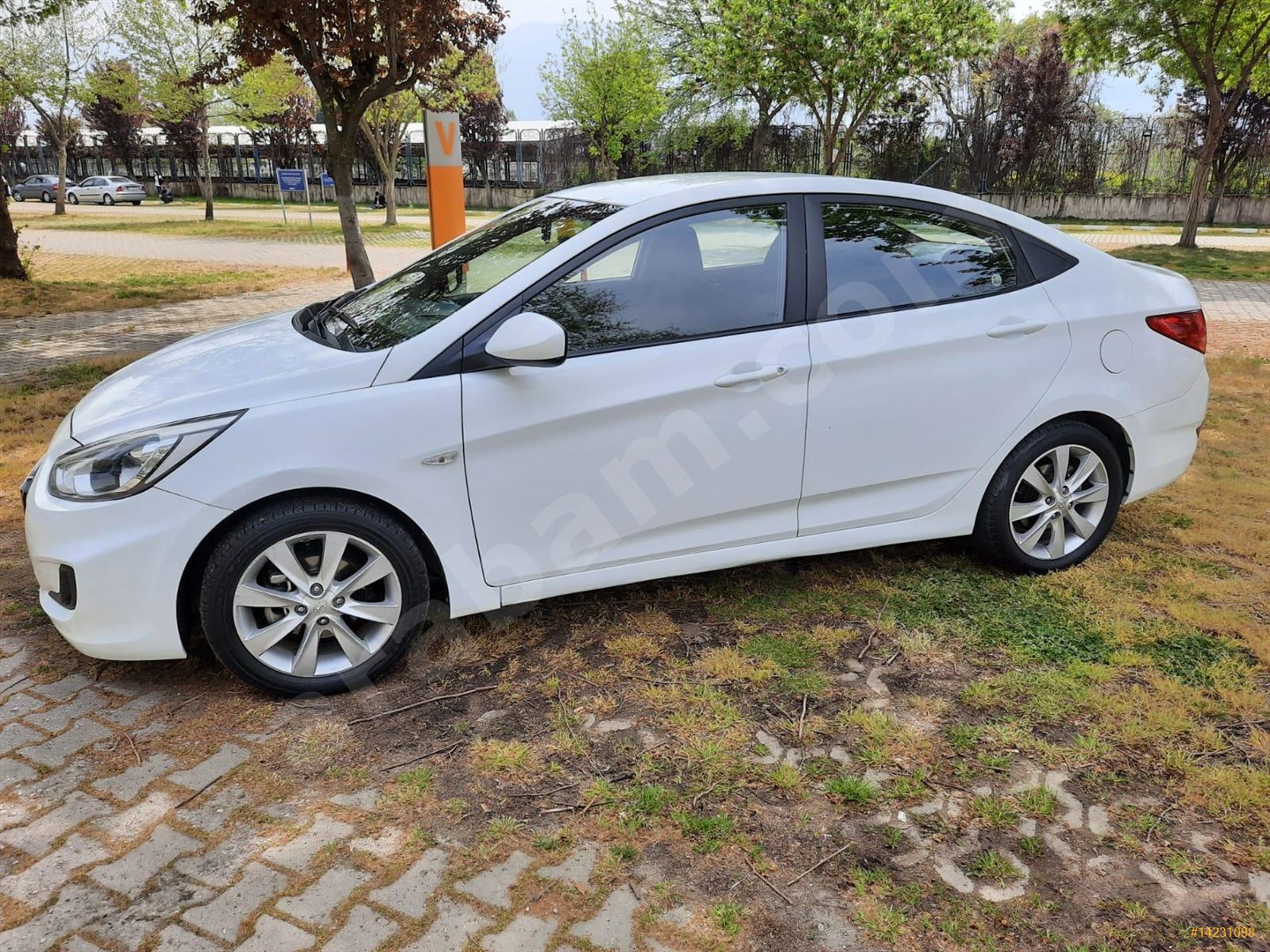 Hyundai accent blue crdi