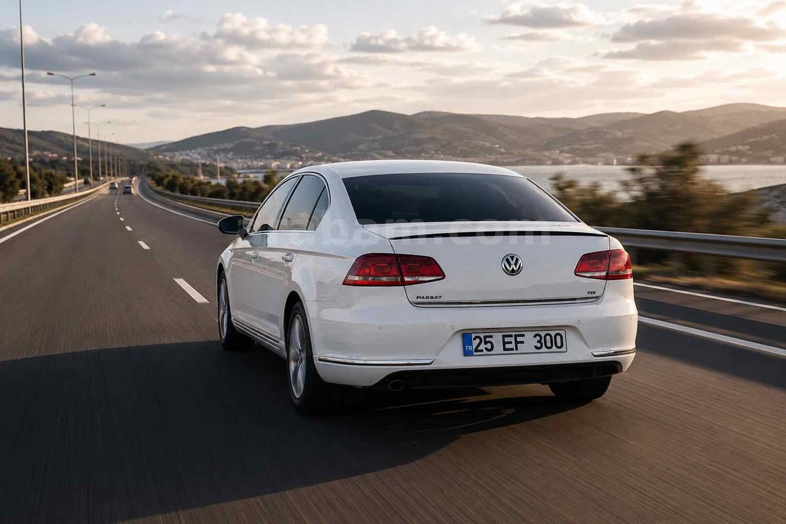 Sahibinden Volkswagen Passat 1.6 TDi BlueMotion Comfortline 2013 Model İzmir 228.000 km Beyaz 2