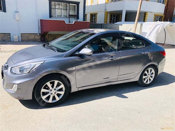 Galeriden Hyundai Accent Blue 1.4 CVVT Mode Plus 2015 Model Van