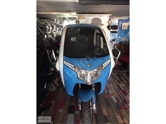 Elektrikli Araba Grande 6 Mavi Beyaz A101