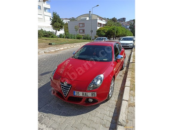 Sahibinden Alfa Romeo Giulietta 1 6 Jtd Distinctive 2014 Model Izmir 100 000 Km Kirmizi 15427488 Arabam Com