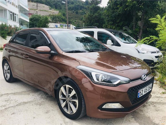 Memurdan Değişensiz Cam tavan Hyundai i20 1.4 CRDi Style 2015 Model