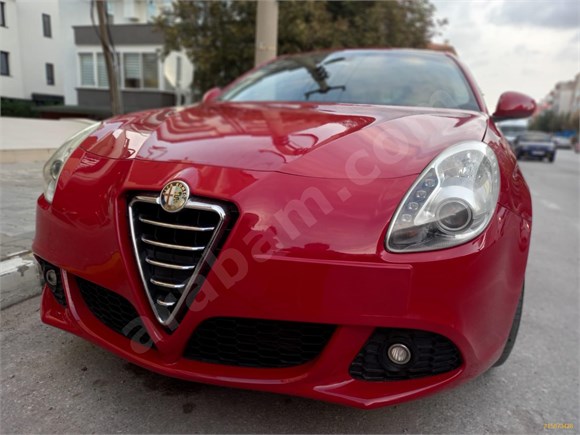Fiyat düştüüü acil pazarlık yok Hatasız boyasız değişensiz tramersiz orjinal Alfa Romeo Giulietta 1.4 TB 2013 Model