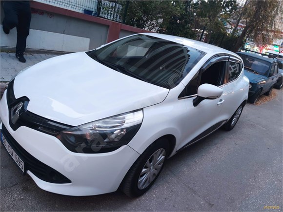 Sahibinden Renault Clio 1.5 dCi Joy 2014 Model 2015 te trafiğe çıkmıştır.