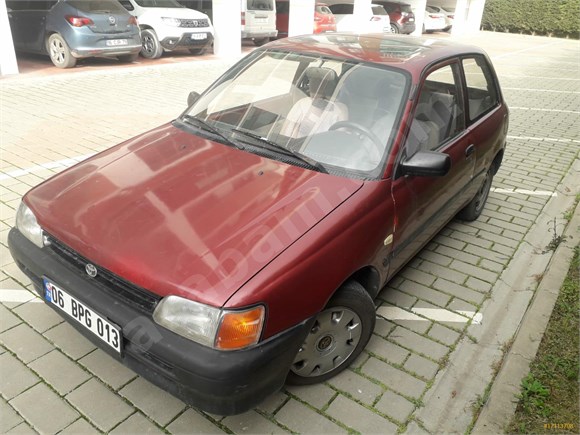 Tam otomatik vites ve Sunrooflu Toyota Starlet 1.3