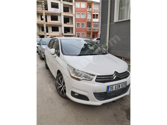 Memurdan Citroen C4 1.6 HDi Confort Plus 2013 Model çelik jantlı navigasyon ve geri görüş