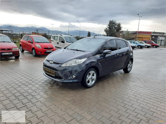 HATASIZ 2011 FORD FİESTA TİTANYUM X 157 BİN KMDE