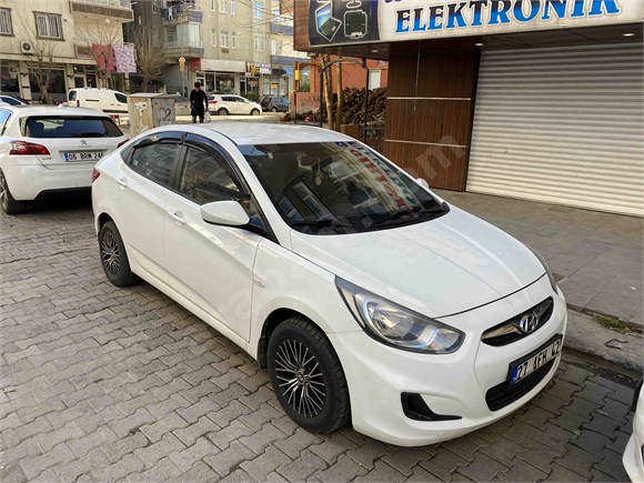 Sahibinden Hyundai Accent Blue 1.6 CRDI Mode 2013 Model