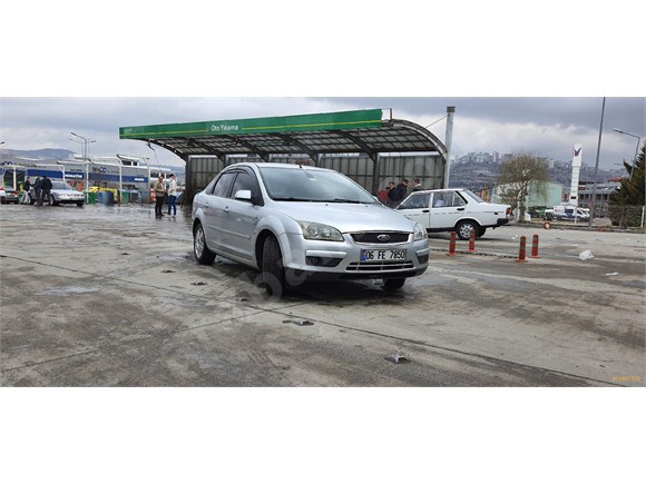 Temiz Aile Aracı Ford Focus 1.6 Ghia 2007 Model