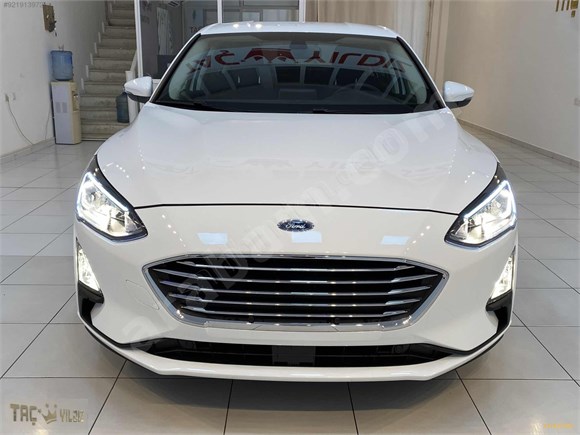 FORD FOCUS 1.5 TDCİ TİTANİUM HATASIZ BOYASIZ HASAR KAYITSIZ