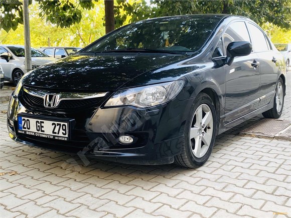 2011 HONDA CİVİC PREMİUM OTOMATİK VİTES AKIMLI TEMİZ