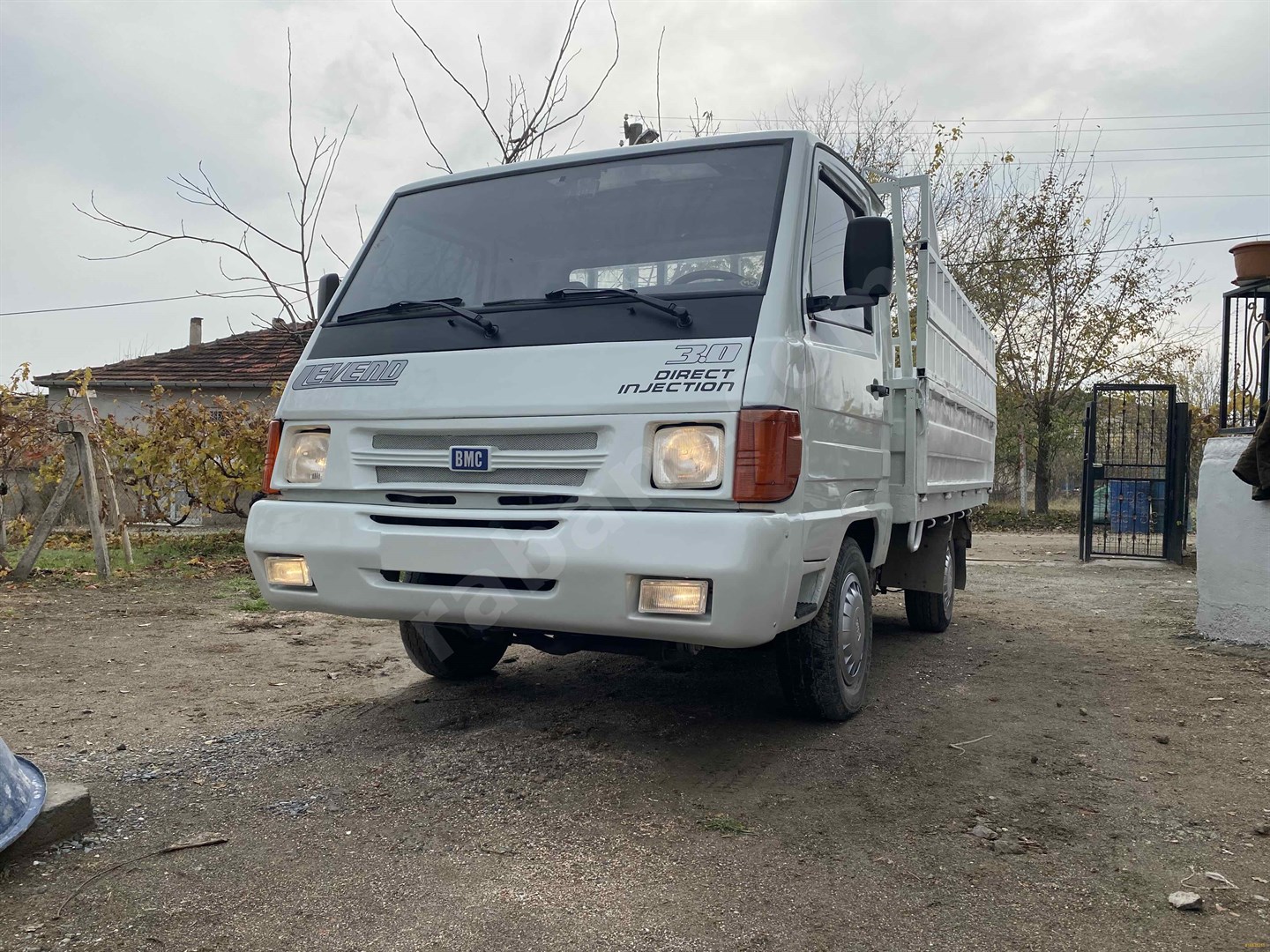 galeriden bmc levend 3 0 mds 1997 model elazig 280 000 km beyaz 18835215 arabam com