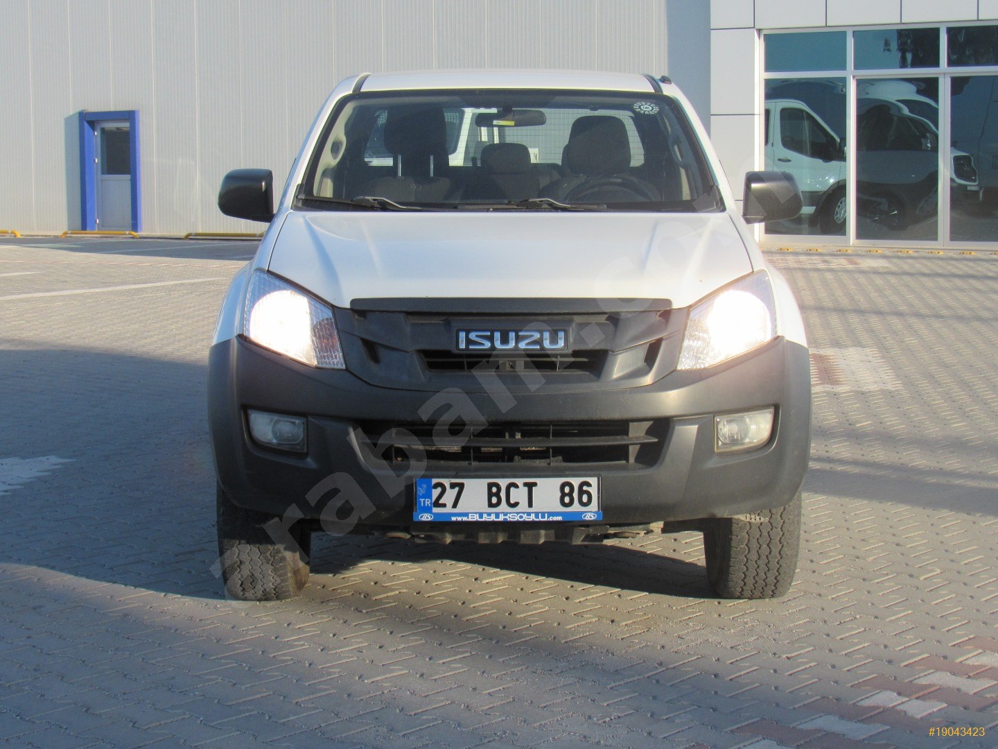 galeriden isuzu d max 2 5 4x4 2014 model izmir 326 835 km beyaz 19043423 arabam com