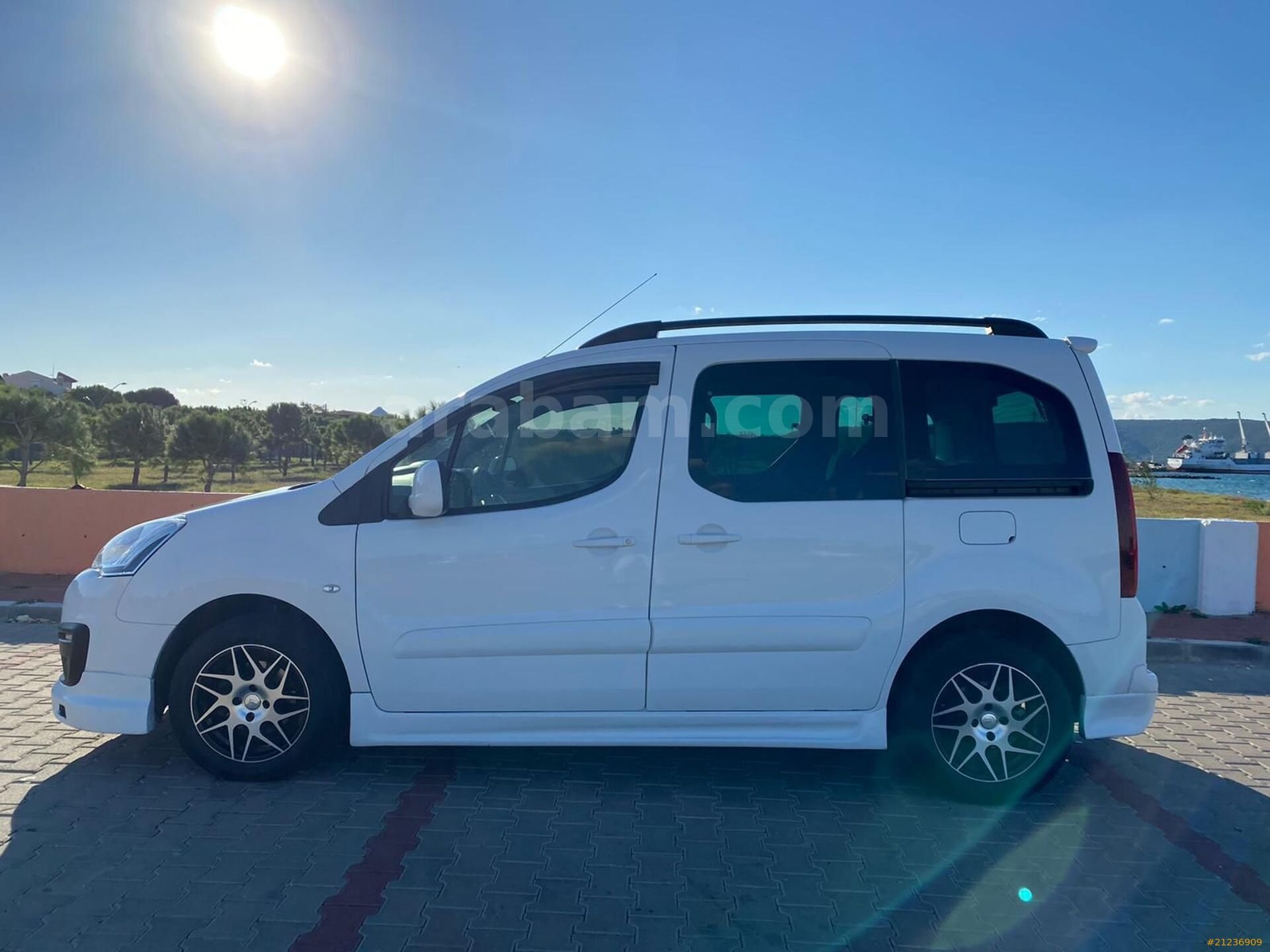 Galeriden Citroen Berlingo 1.6 HDi Selection 2016 Model Çanakkale 275.000 km Beyaz 5