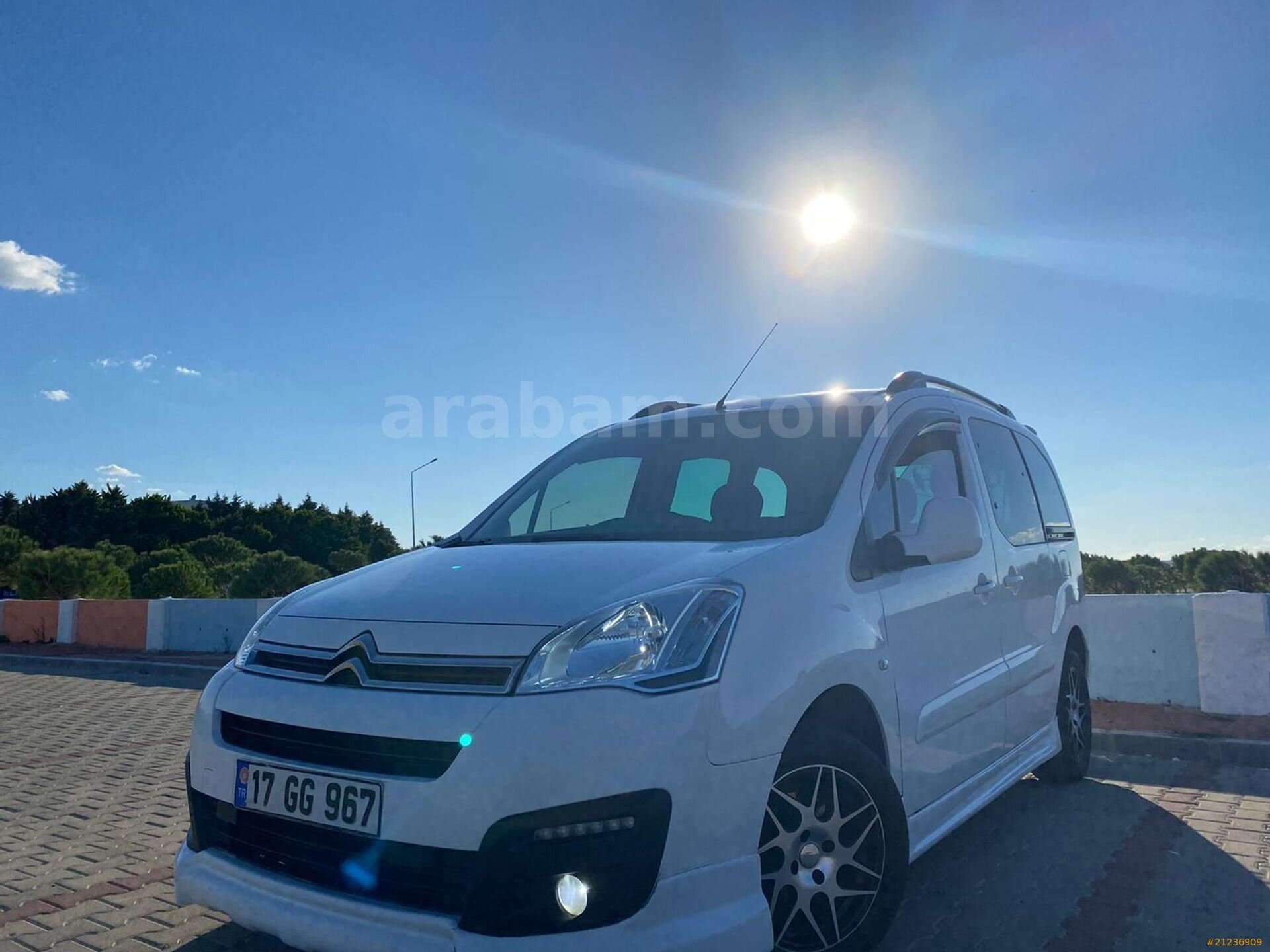 Galeriden Citroen Berlingo 1.6 HDi Selection 2016 Model Çanakkale 275.000 km Beyaz 6