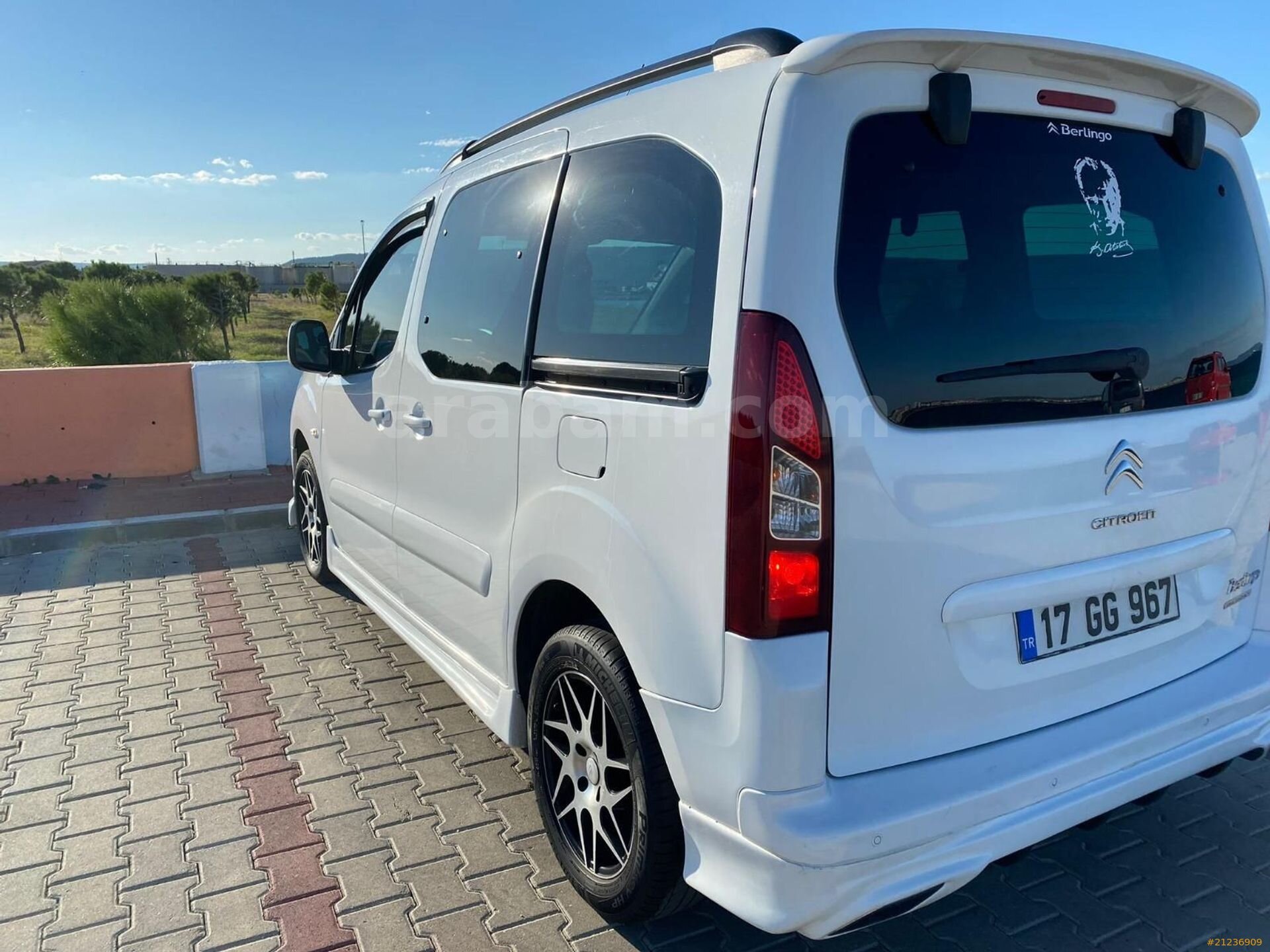 Galeriden Citroen Berlingo 1.6 HDi Selection 2016 Model Çanakkale 275.000 km Beyaz 2