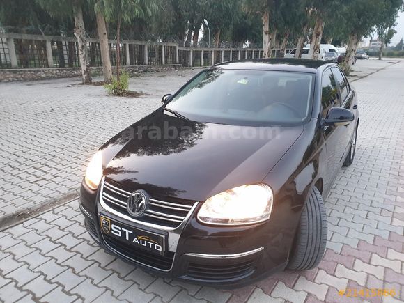 Galeriden Volkswagen Jetta 1.6 TDi otomatik Primeline 2011 hatasız.