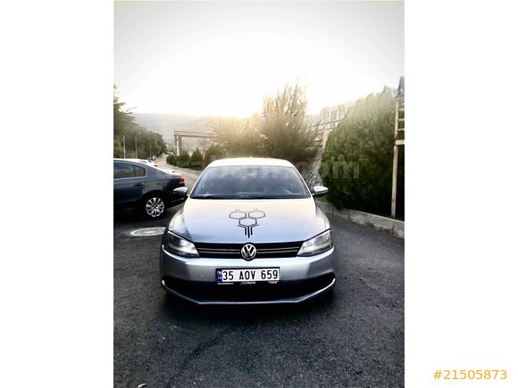 Sahibinden Volkswagen Jetta 1.6 TDi Comfortline 2011 Model 196.500 km Gri (Gümüş)