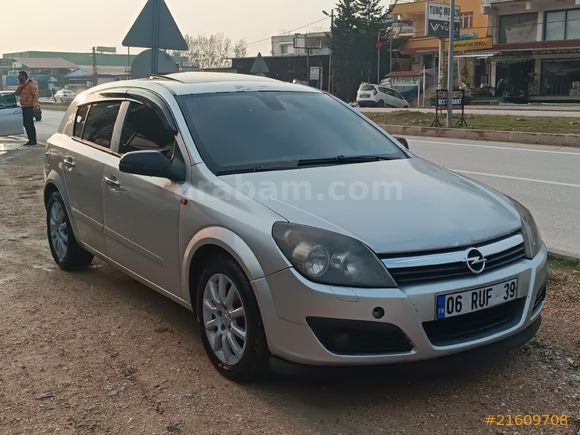 HATASIZ 3 PARÇA BOYALI HASAR KAYİTSİZ Opel Astra 1.3 CDTI CAM TAVAN 2006 Model Hatay