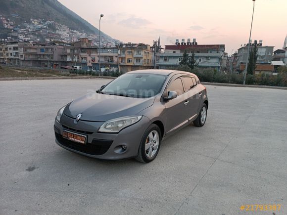 Renault Megane 1.5 dCi Dynamique 2011 Model