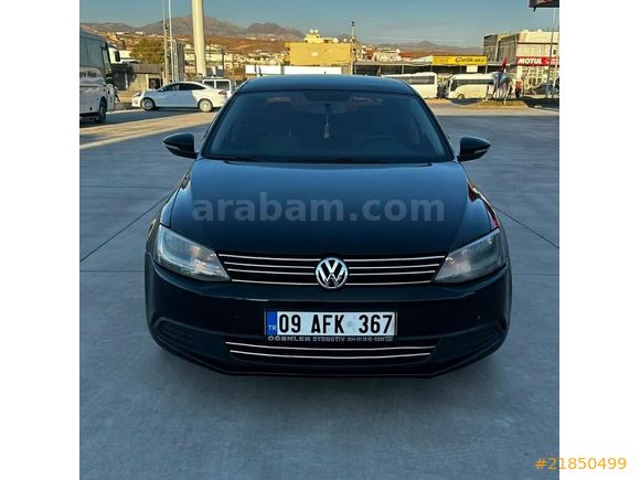 emsalinin en uygun aracı Volkswagen Jetta 1.6 TDi Trendline 2014 Model