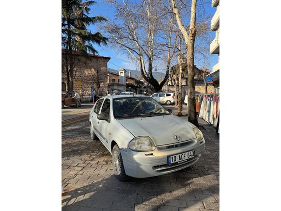 Sahibinden Renault Clio 1.4 Expression 2002 Model
