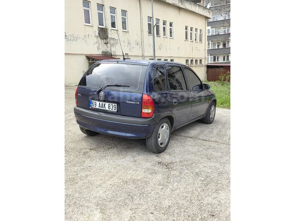 Sağlık Memurundan Temiz Opel Corsa