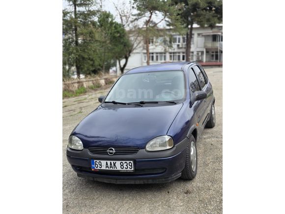 Sağlık Memurundan Temiz Opel Corsa