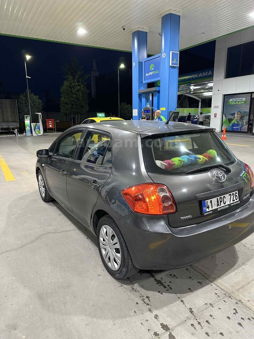 Sahibinden Toyota Auris 1.6 Comfort 2008 Model İstanbul 227.000 km Füme 7