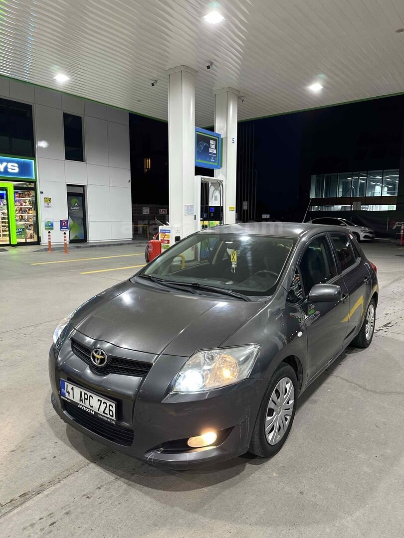 Sahibinden Toyota Auris 1.6 Comfort 2008 Model İstanbul 227.000 km Füme 4