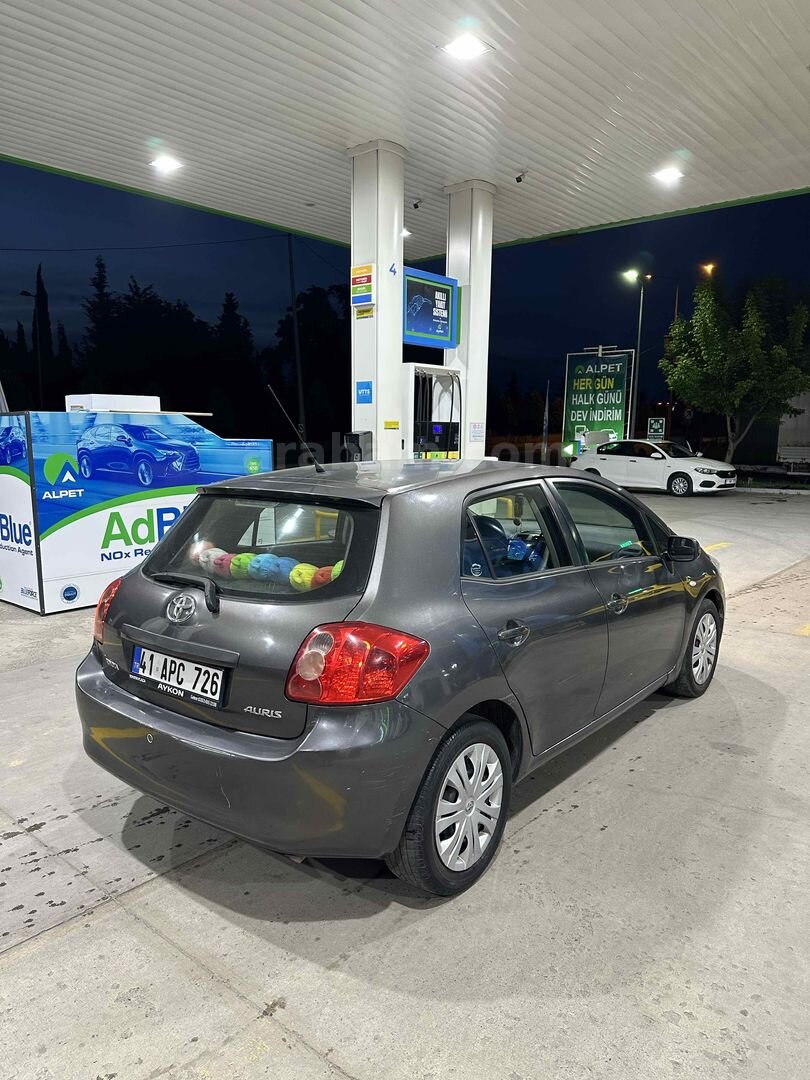 Sahibinden Toyota Auris 1.6 Comfort 2008 Model İstanbul 227.000 km Füme 6