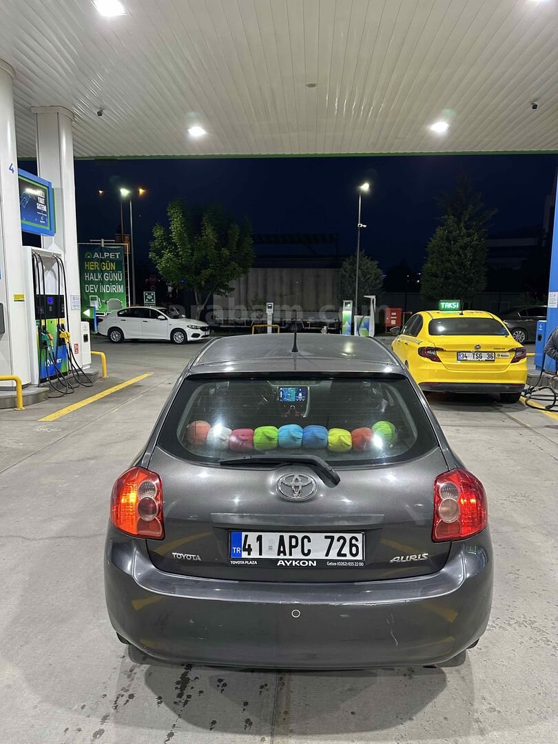 Sahibinden Toyota Auris 1.6 Comfort 2008 Model İstanbul 227.000 km Füme 5