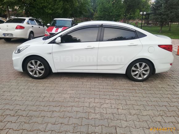 Sahibinden Hyundai Accent Blue 1.6 CRDI Mode 2015 Model