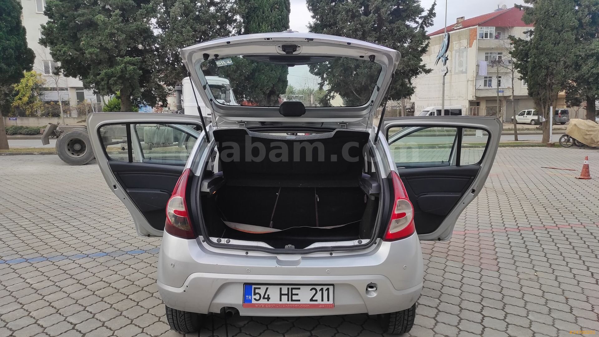 Sahibinden Dacia Sandero 1.5 dCi Ambiance 2010 Model Samsun 330.000 km Gri (Gümüş) 3