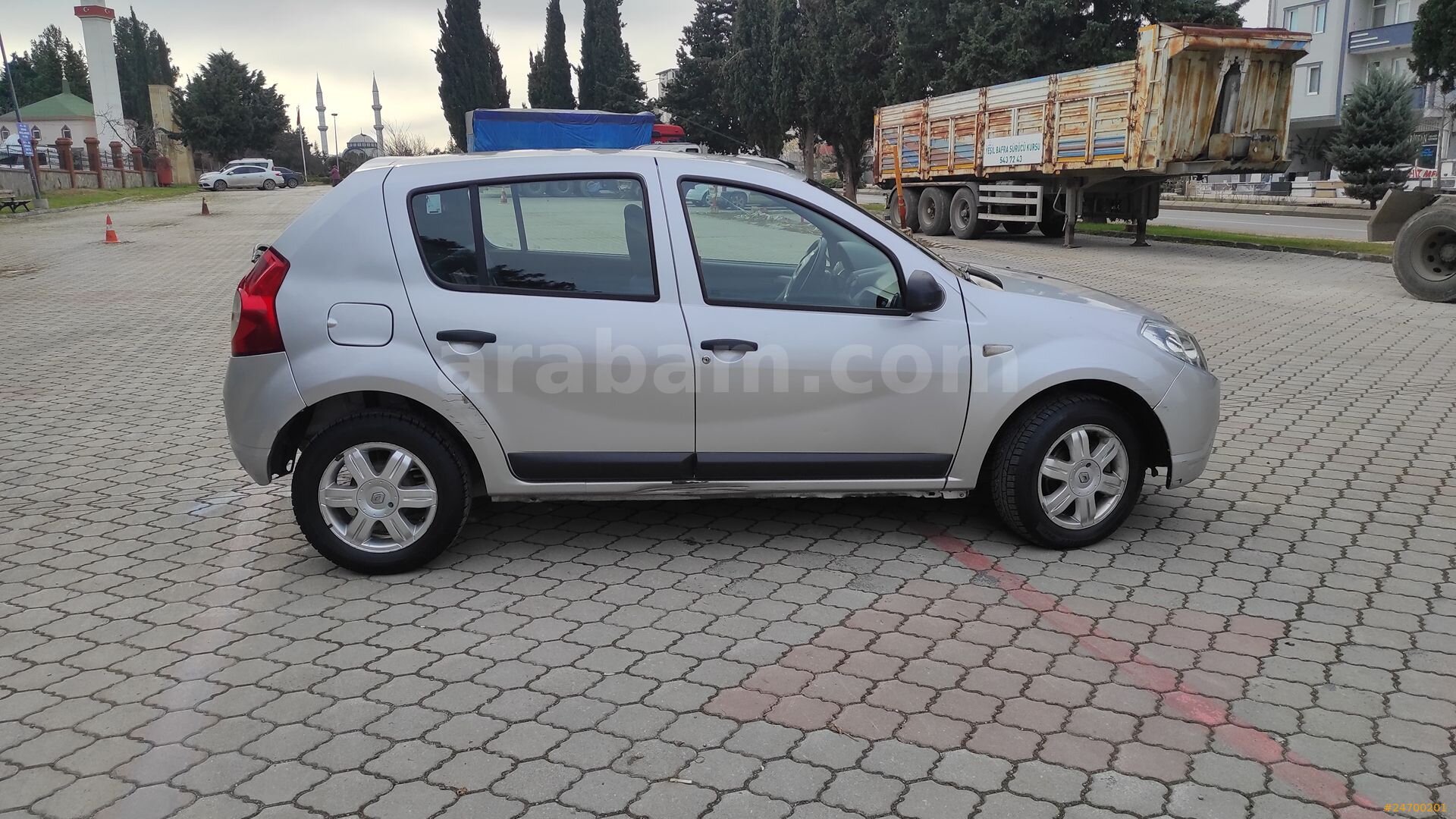 Sahibinden Dacia Sandero 1.5 dCi Ambiance 2010 Model Samsun 330.000 km Gri (Gümüş) 5