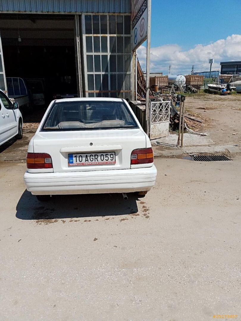 Galeriden Kia Pride 1.3 2000 Model Balıkesir 204.000 km Beyaz 2