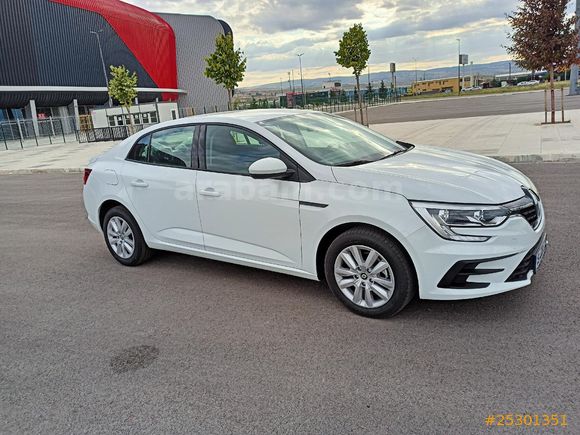 Sahibinden Renault Megane 1.3 TCe Joy otomatik vites 2022 Model Beyaz