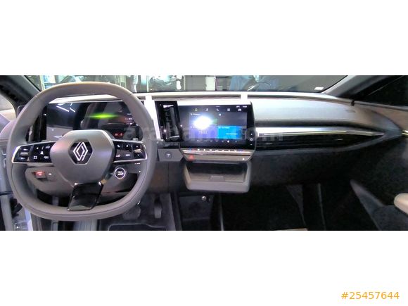 Renault Megane E-Tech Iconic 2023 Model İzmir (KOMPLE PPF KAPLI) HATA BOYA TRAMER YOK