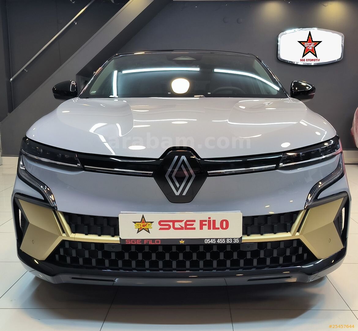 Galeriden Renault Megane E-Tech Iconic 2023 Model İzmir 38.000 km Gri (metalik) 2
