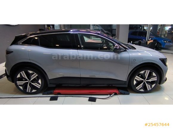 Renault Megane E-Tech Iconic 2023 Model İzmir (KOMPLE PPF KAPLI) HATA BOYA TRAMER YOK