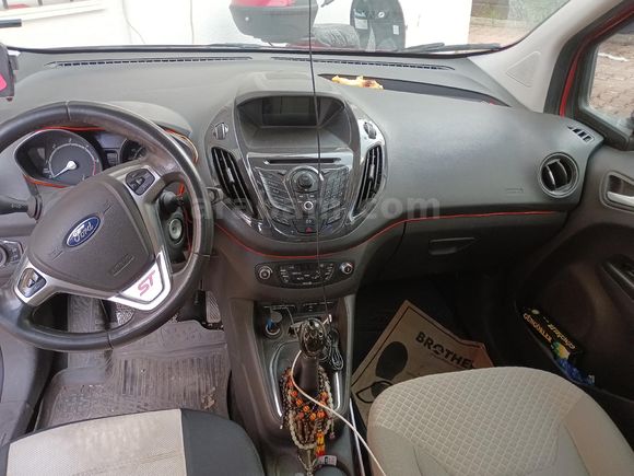 İlk sahibinden   Ford Tourneo Courier 1.6 TDCi Titanium Plus 2015 Model