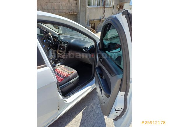 (focus 2.5) düşük km'de Ford Focus 1.6 Comfort 2011 Model