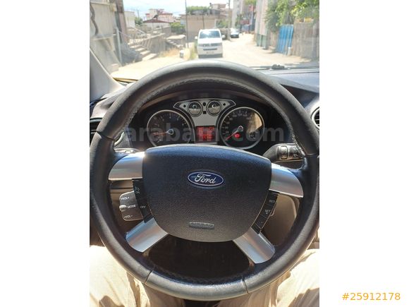 (focus 2.5) düşük km'de Ford Focus 1.6 Comfort 2011 Model