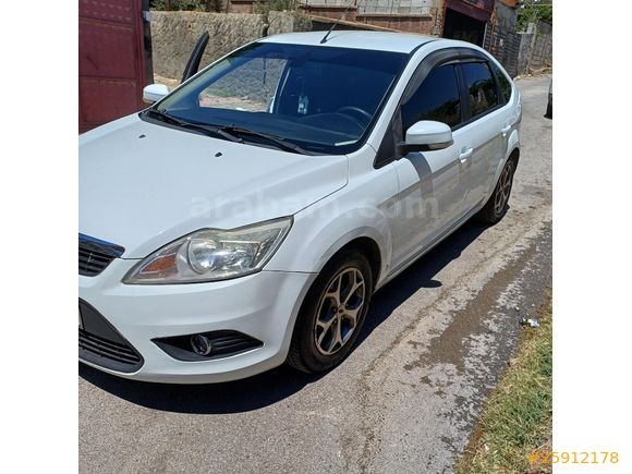 (focus 2.5) düşük km'de Ford Focus 1.6 Comfort 2011 Model