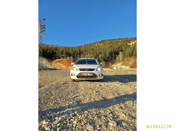 (focus 2.5) düşük km'de Ford Focus 1.6 Comfort 2011 Model