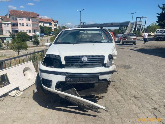 ÖZKAN OTOMOTİV DEN 2004 PUNTO PLAKALI RUHSATLI