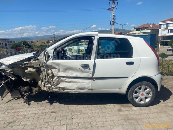 ÖZKAN OTOMOTİV DEN 2004 PUNTO PLAKALI RUHSATLI