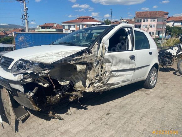 ÖZKAN OTOMOTİV DEN 2004 PUNTO PLAKALI RUHSATLI