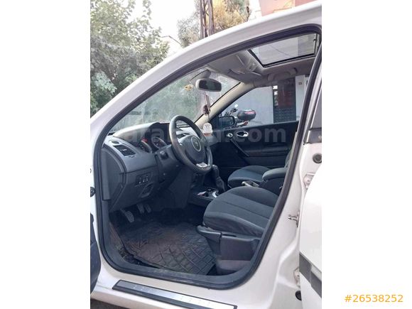 Piyasada Nadir Bulunan Sunrooflu Beyaz Megane 1.6 Dynamique 2004 Model