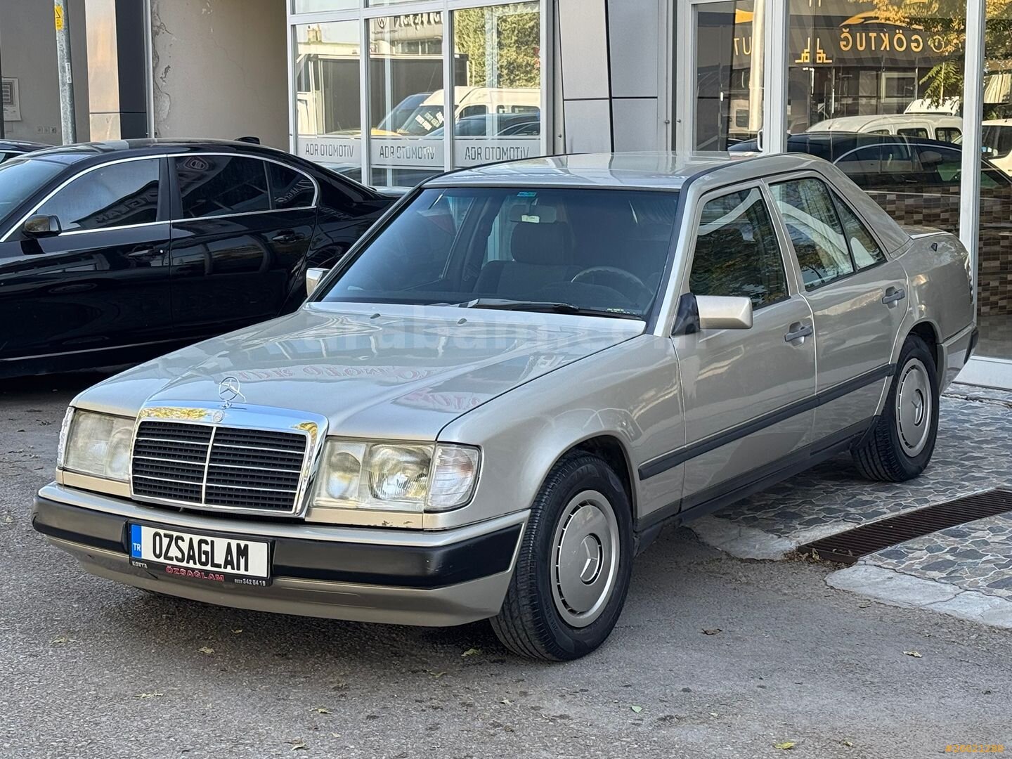 ÖZSAĞLAM'dan 1985 Model Emsalsiz Temizlikte Mercedes 230E LPG'li 3